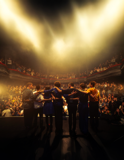 photographie live Occitanie groupe d’artistes de dos à la fin du concert